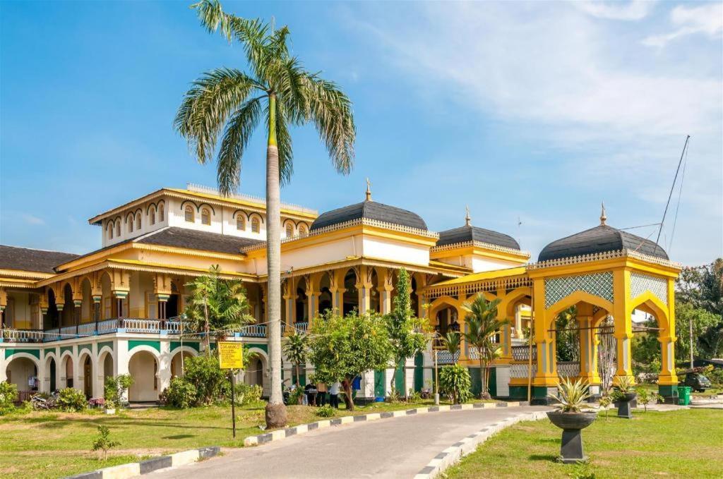 Hotel Grandhika Setiabudi Медан Экстерьер фото